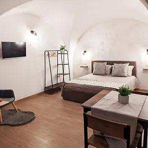 https://ravi-suite-romantico-appartamento-rifinito-con-vasca-a-vista.barihotels.org