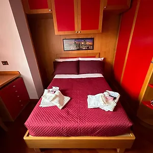 https://the-delightful-eight.it-romehotels.com